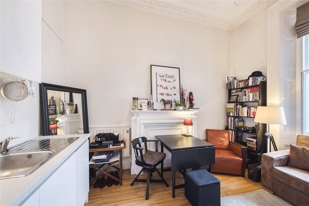 Property photo 3 of 6 Studio