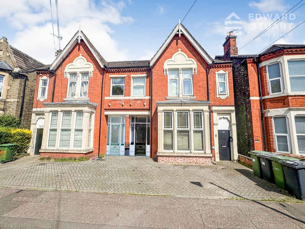 Property photo 1 of 16 3 Bedroom Maisonette