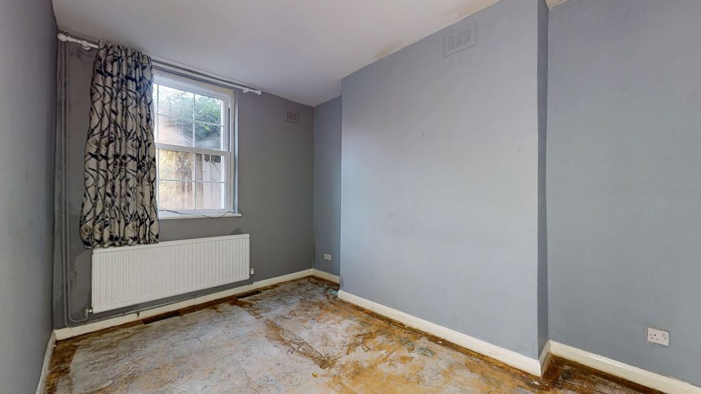 Property photo 2 of 13 Flat A, 38 Canonbury Road, Islington, London, N1 2Hs