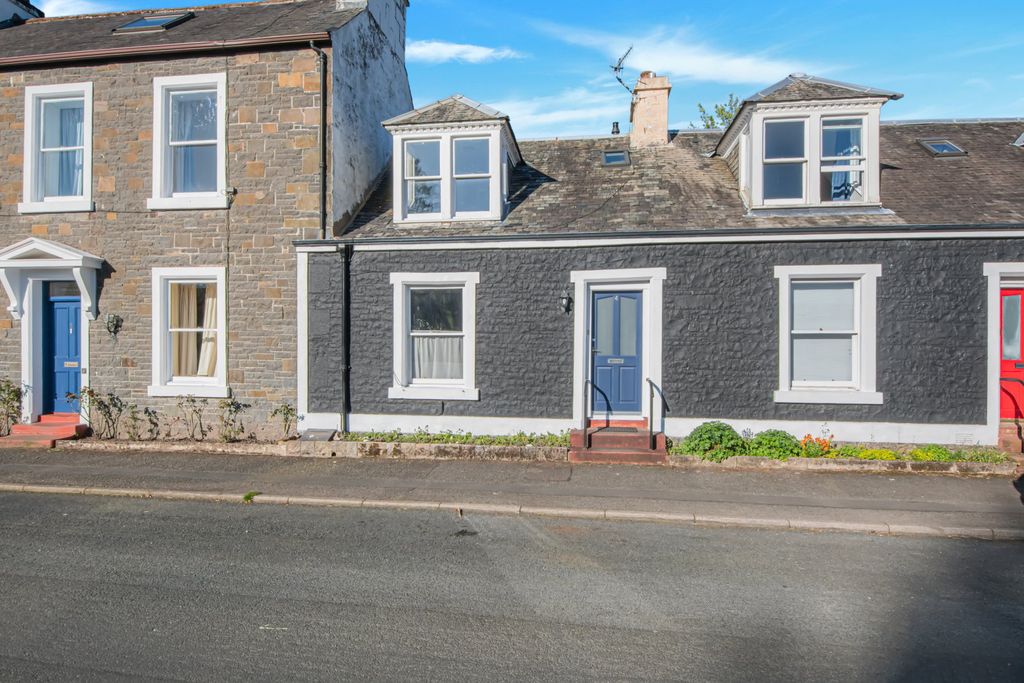 Property photo 2 of 31