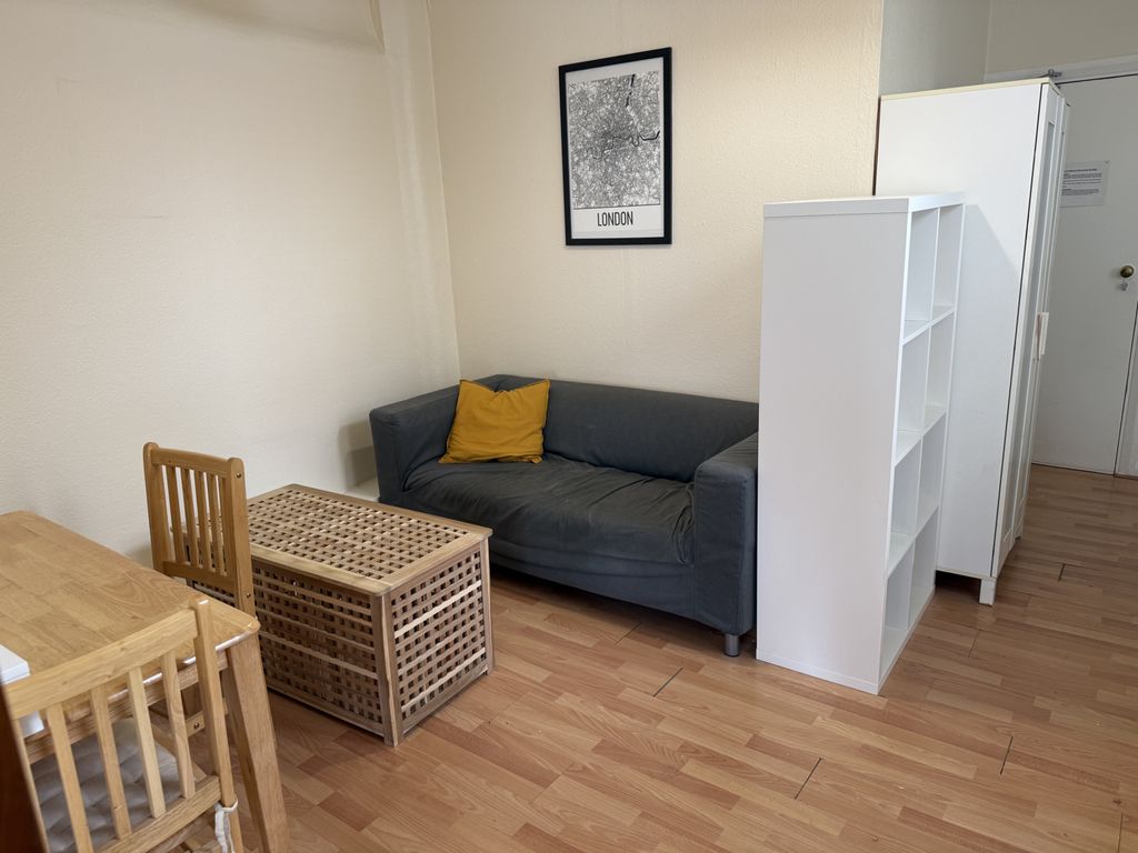 Property photo 1 of 9 1 Bed Flat To Rent North End Road, London Nw11
