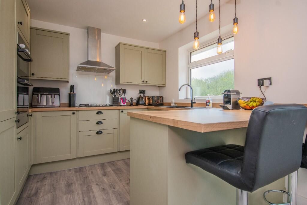 Property photo 2 of 10 Kitchen