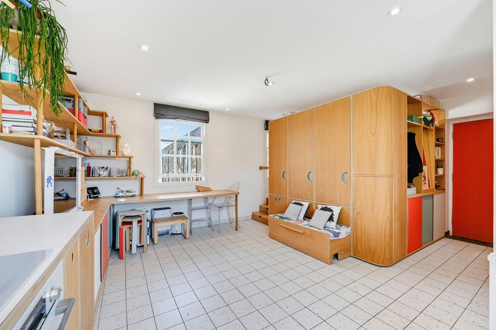 Property photo 1 of 12 Utility Room