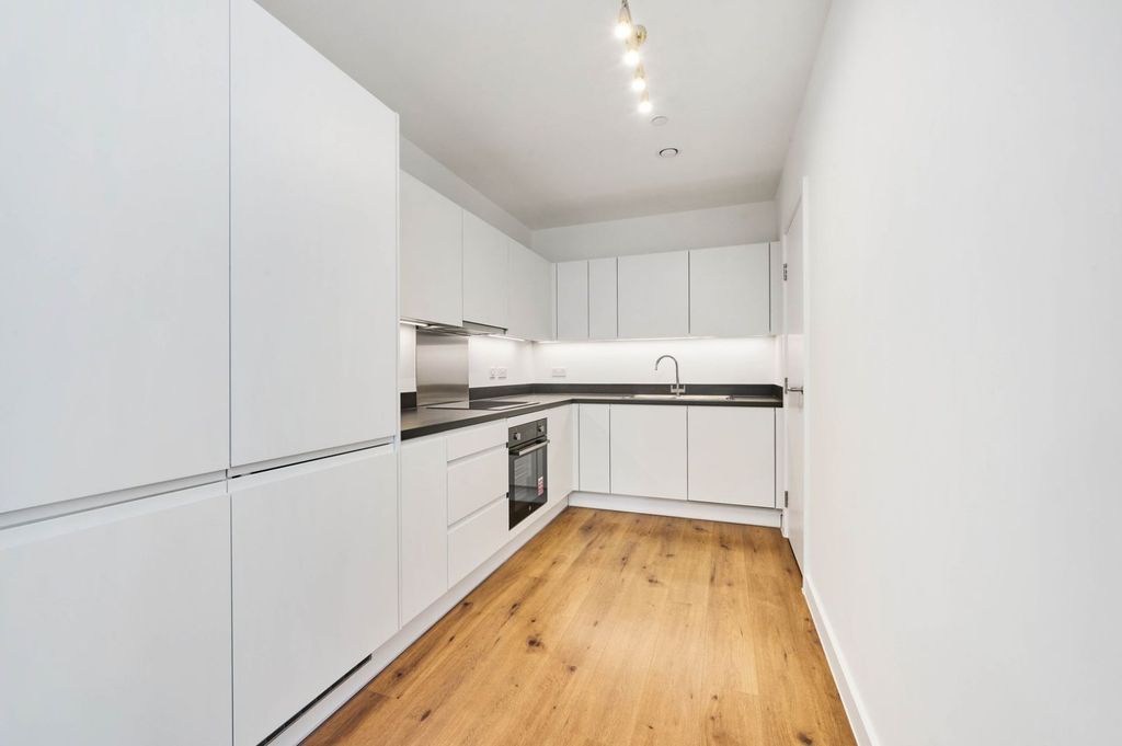 Property photo 3 of 19 Picture No. 02