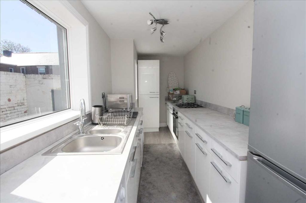 Property photo 3 of 12 Feature Photo