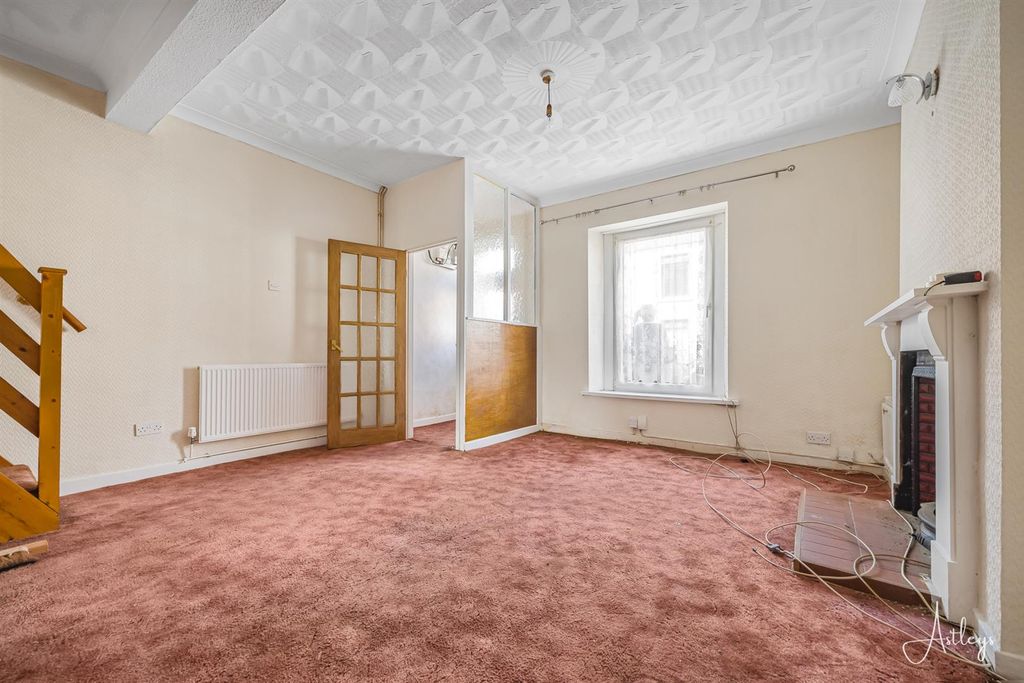 Property photo 3 of 13 Living Room