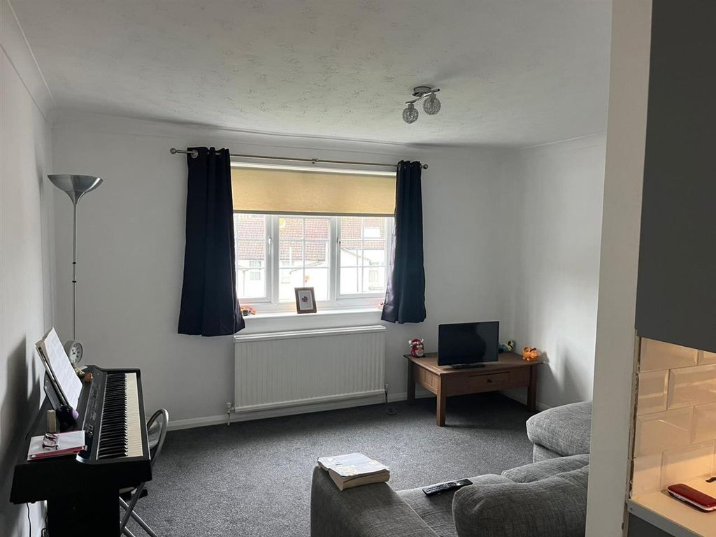 Property photo 2 of 6 Living Room