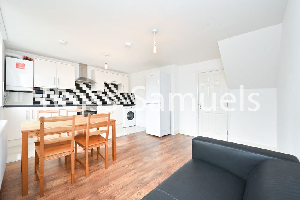 Property photo 2 of 27