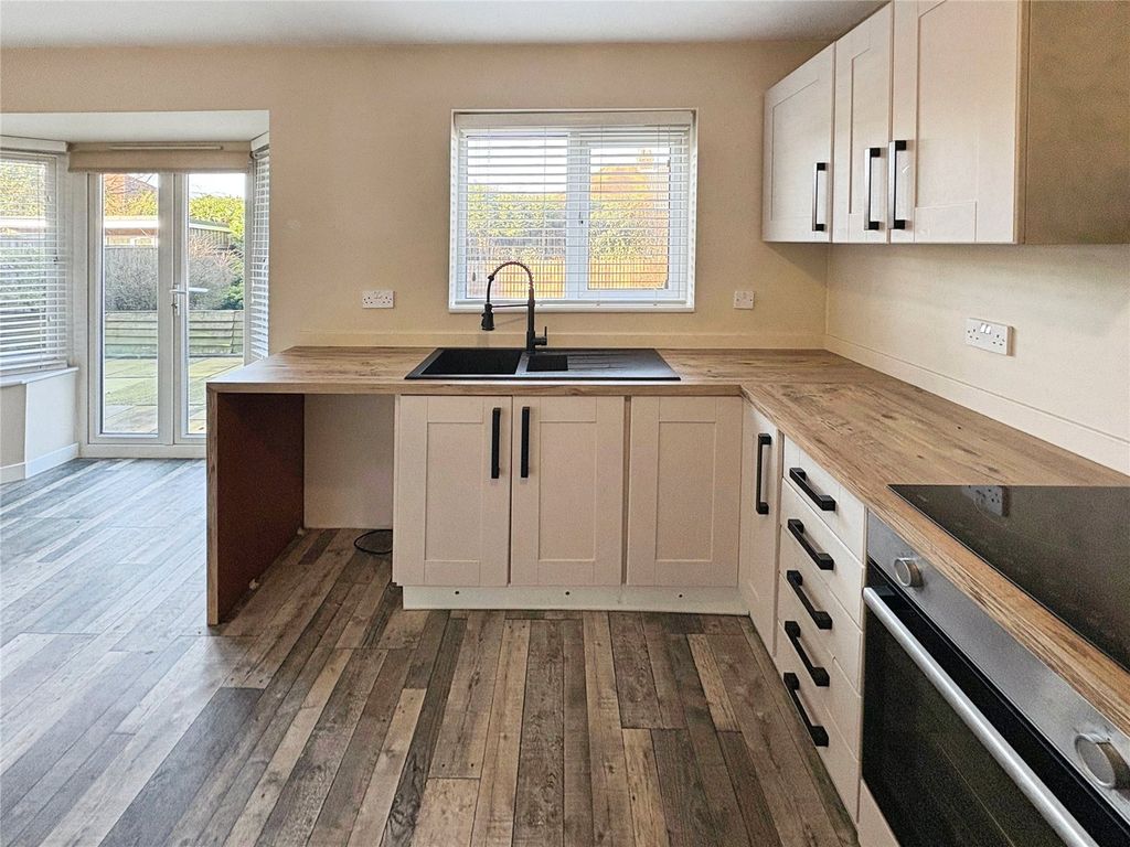 Property photo 2 of 20 Kitchen