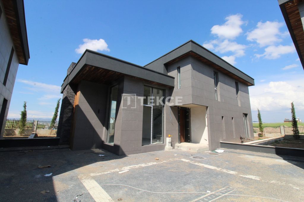 Property photo 3 of 23