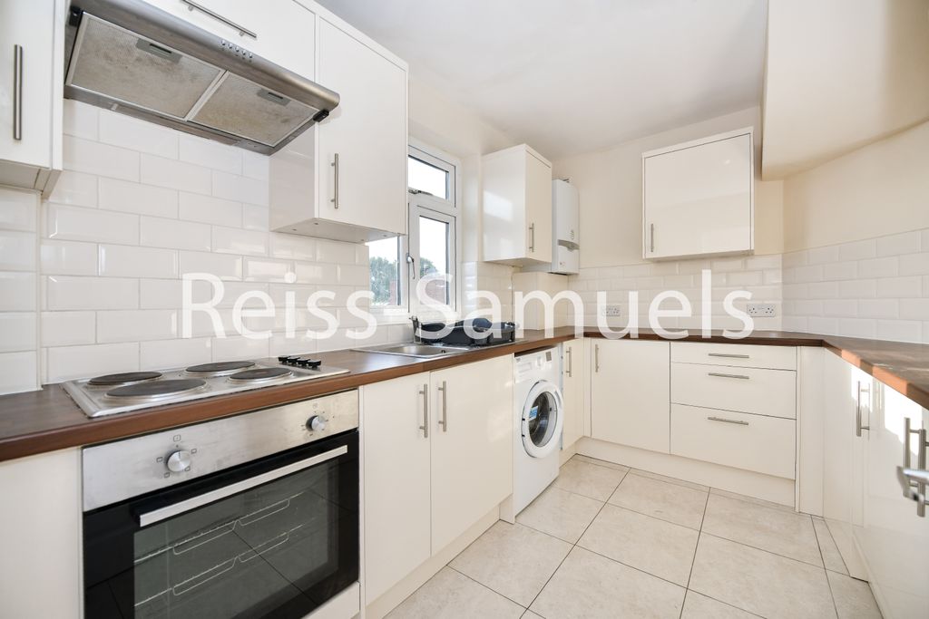 Property photo 3 of 33
