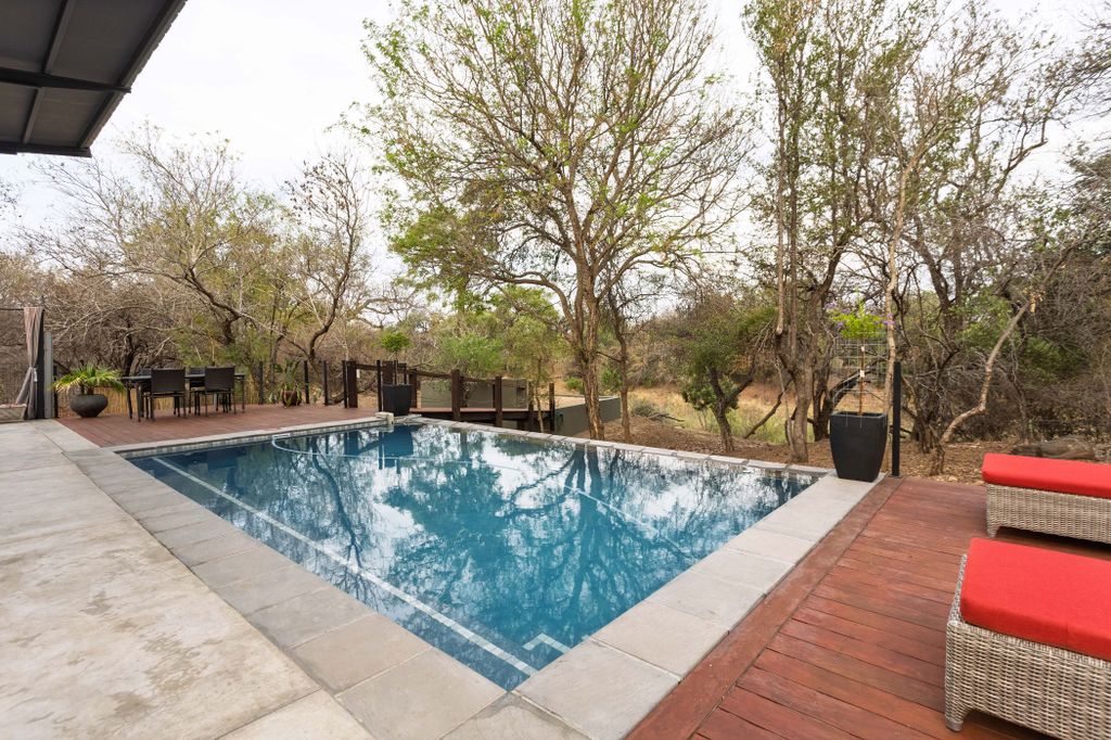 Property photo 1 of 42 1Hs1718295