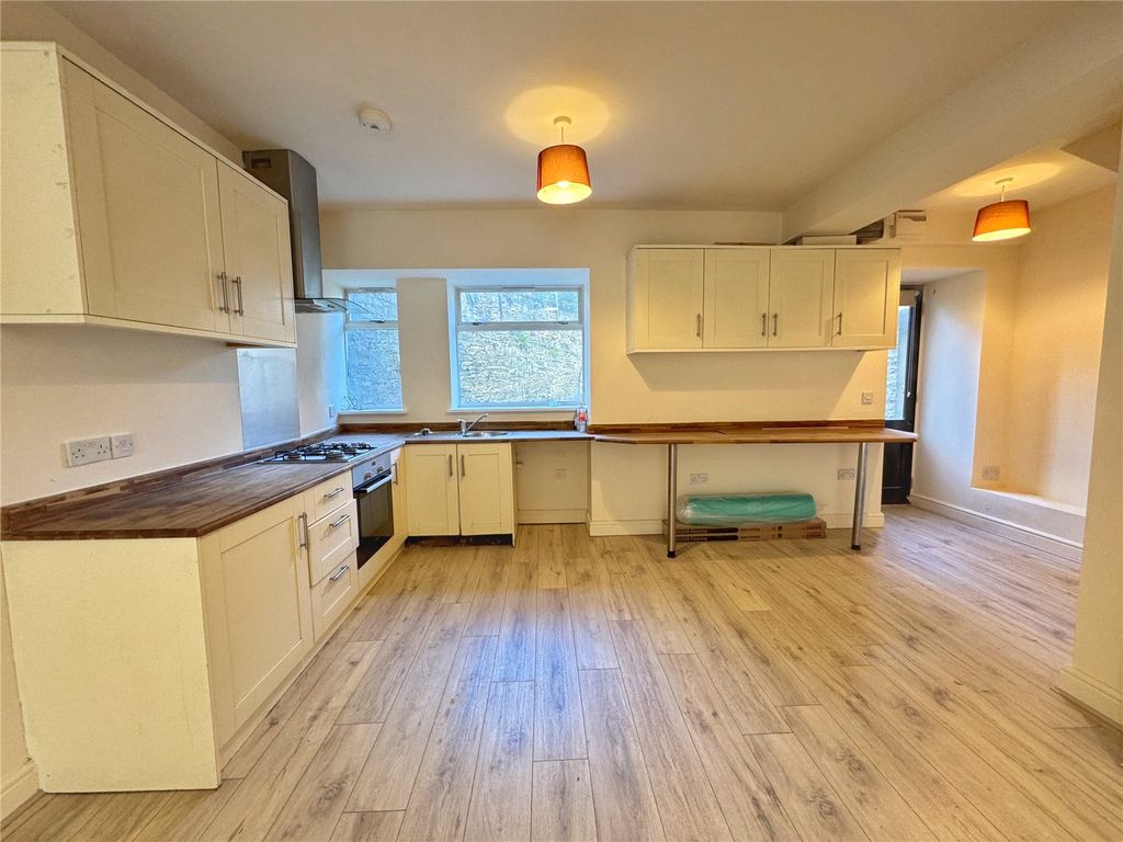 Property photo 2 of 20 Picture No. 04