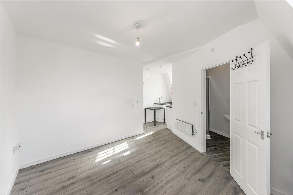 Property photo 2 of 15 10, Holywell House-2.Jpg