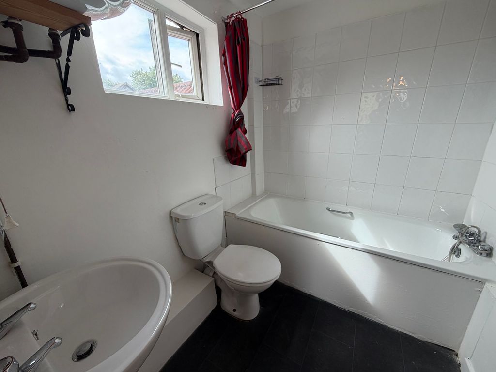 Property photo 3 of 3