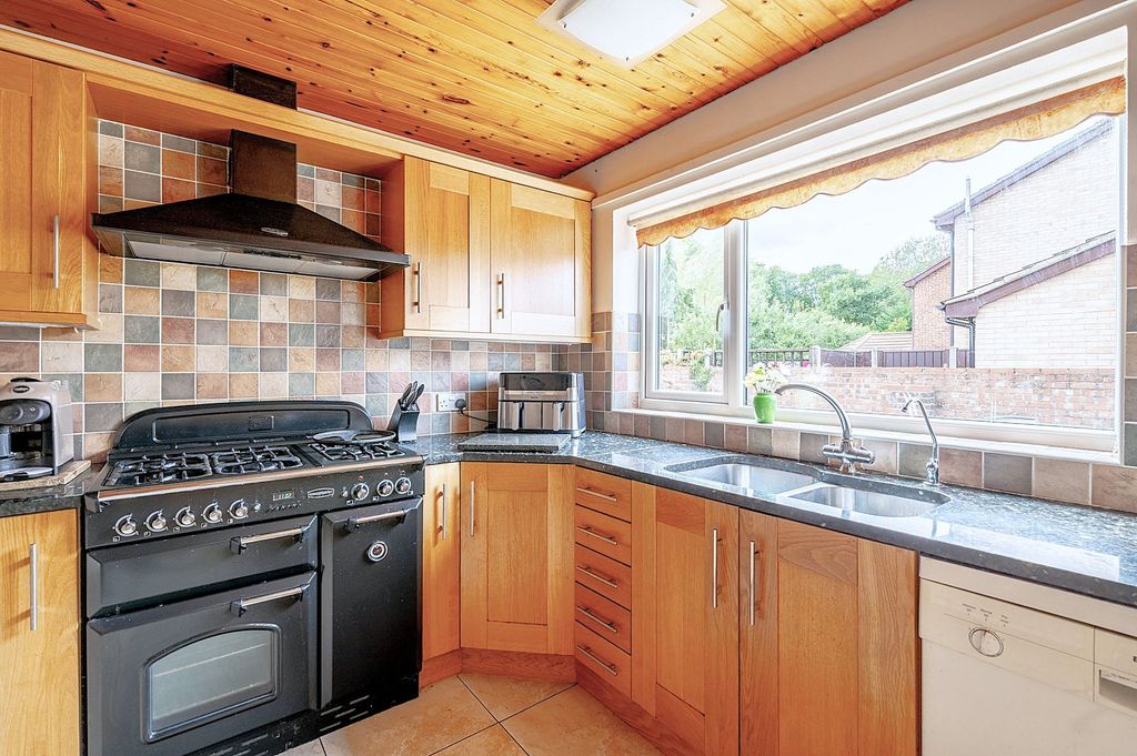 Property photo 2 of 30