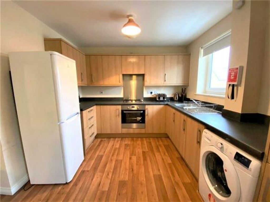 Property photo 3 of 9 Kitchen
