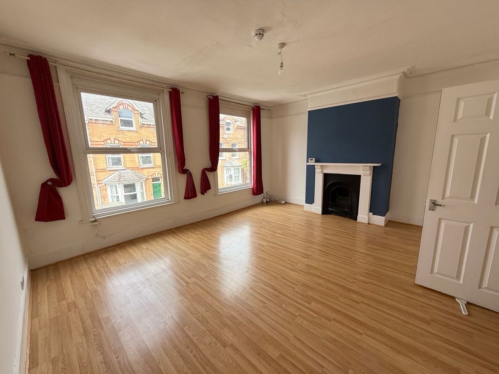 Property photo 3 of 6 Living Room