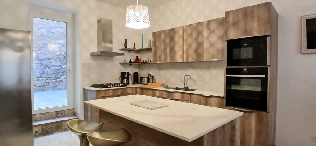 Property photo 3 of 32