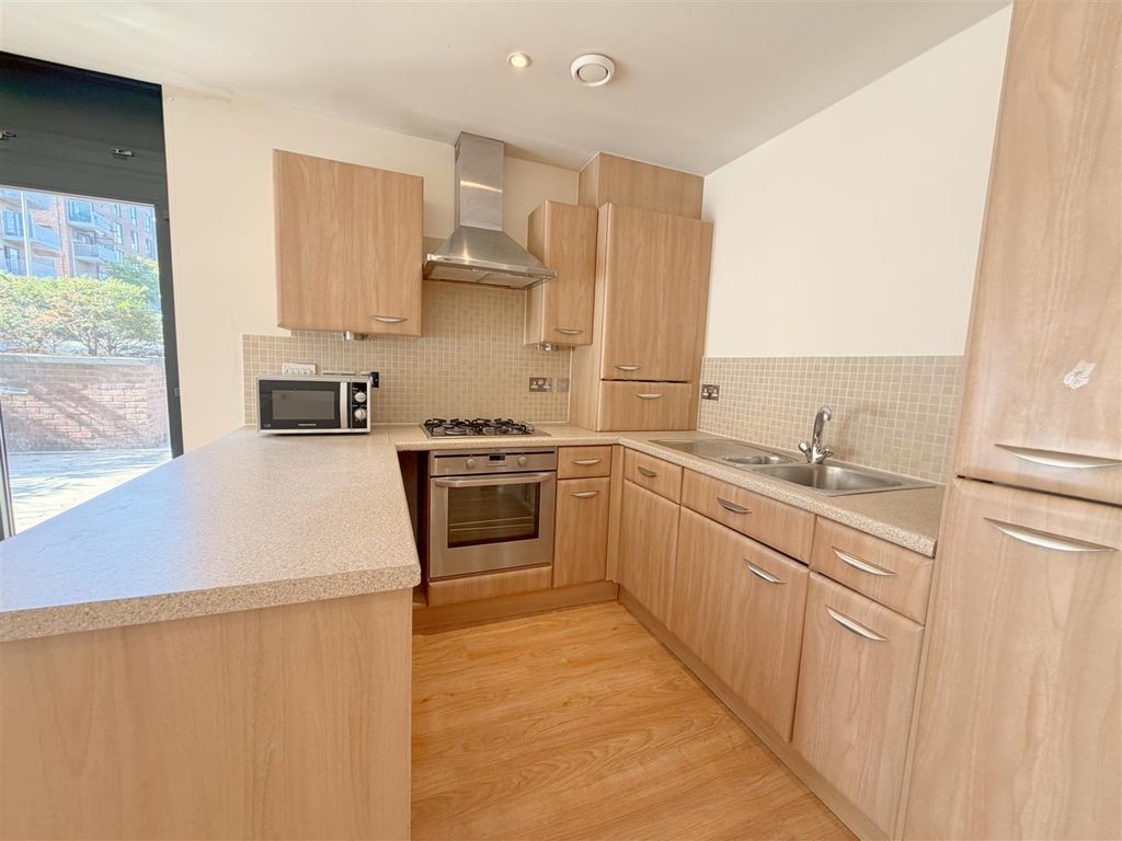 Property photo 3 of 9 Kitchen