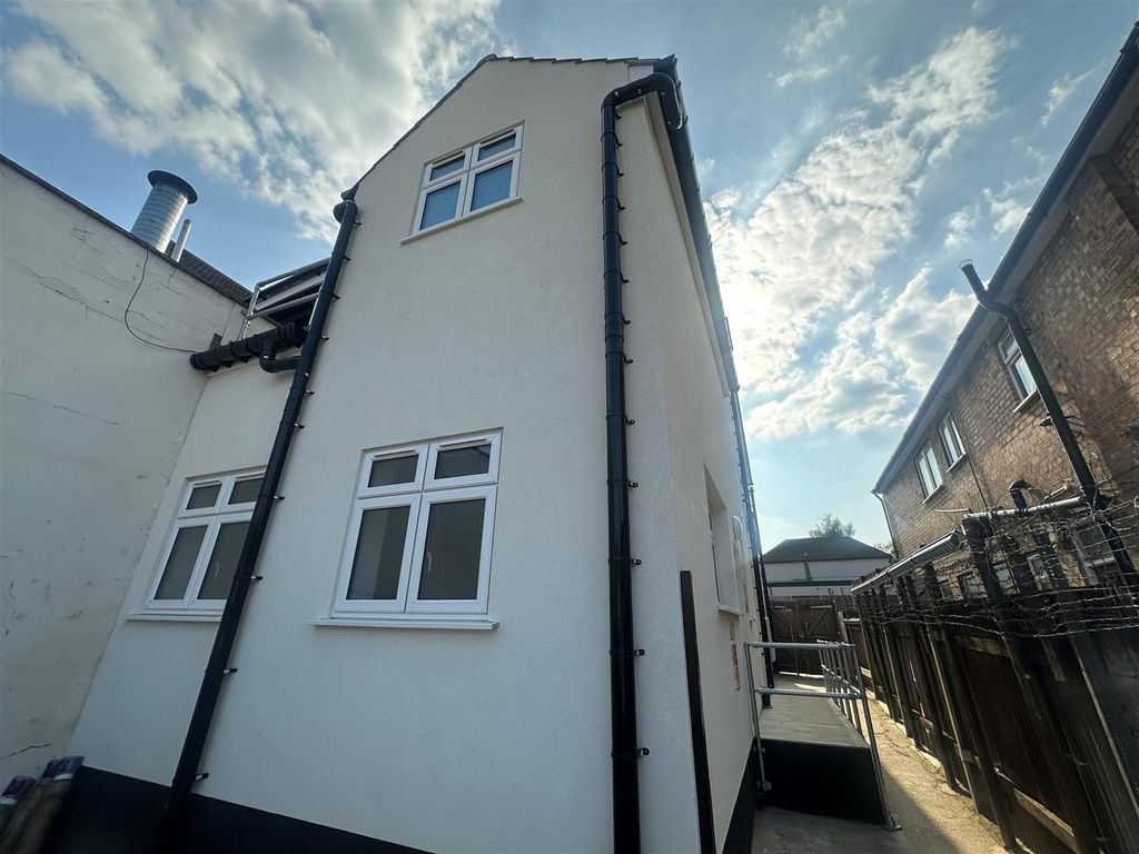 Property photo 1 of 5 Coopers Estate Agents