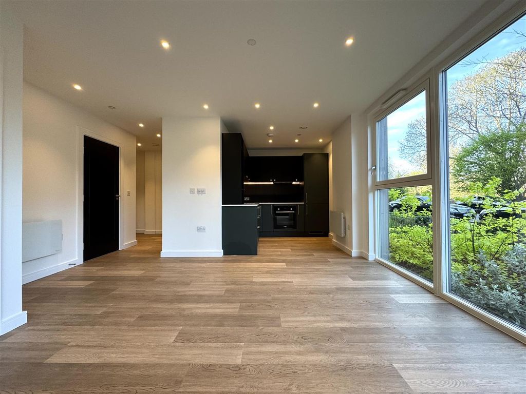 Property photo 1 of 22 Living Room Pic 5.Jpeg