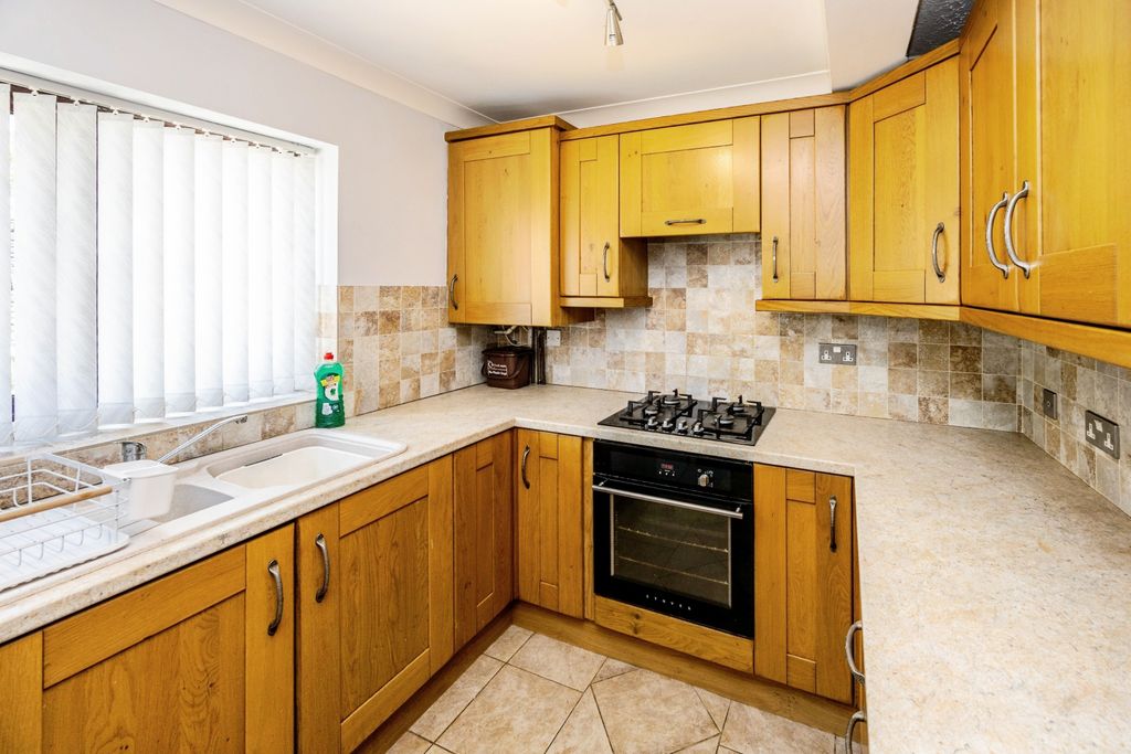 Property photo 3 of 14 Kitchen