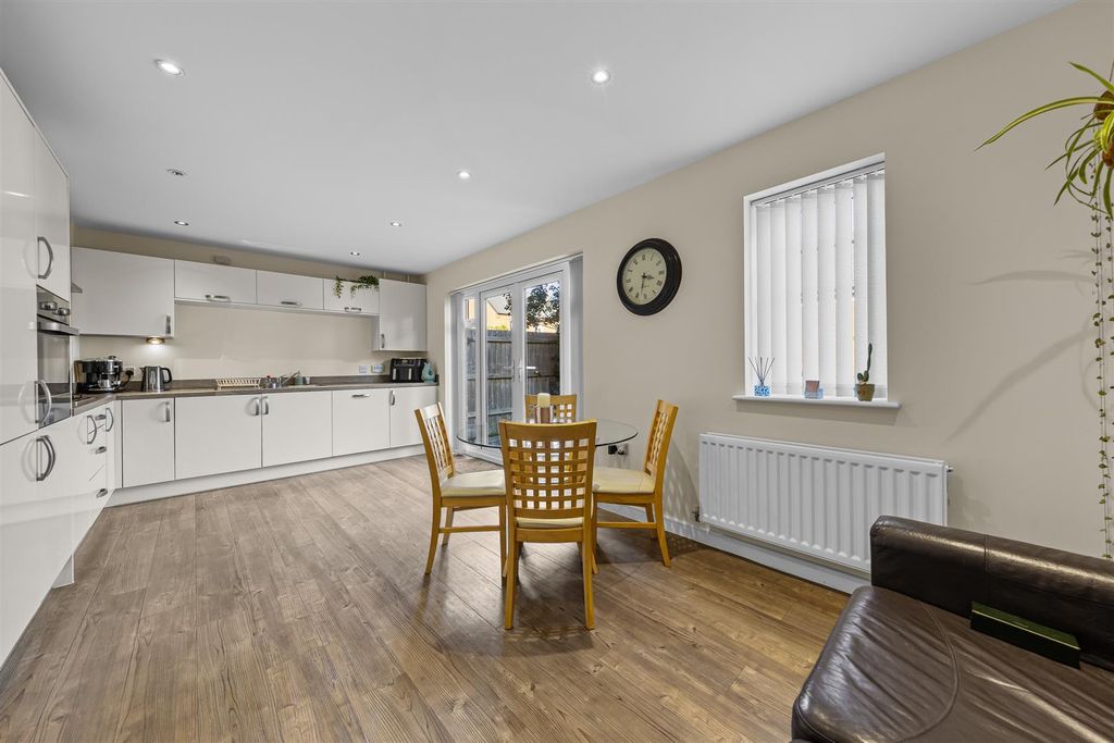 Property photo 3 of 29 2Rockinghamriseweb16.Jpg