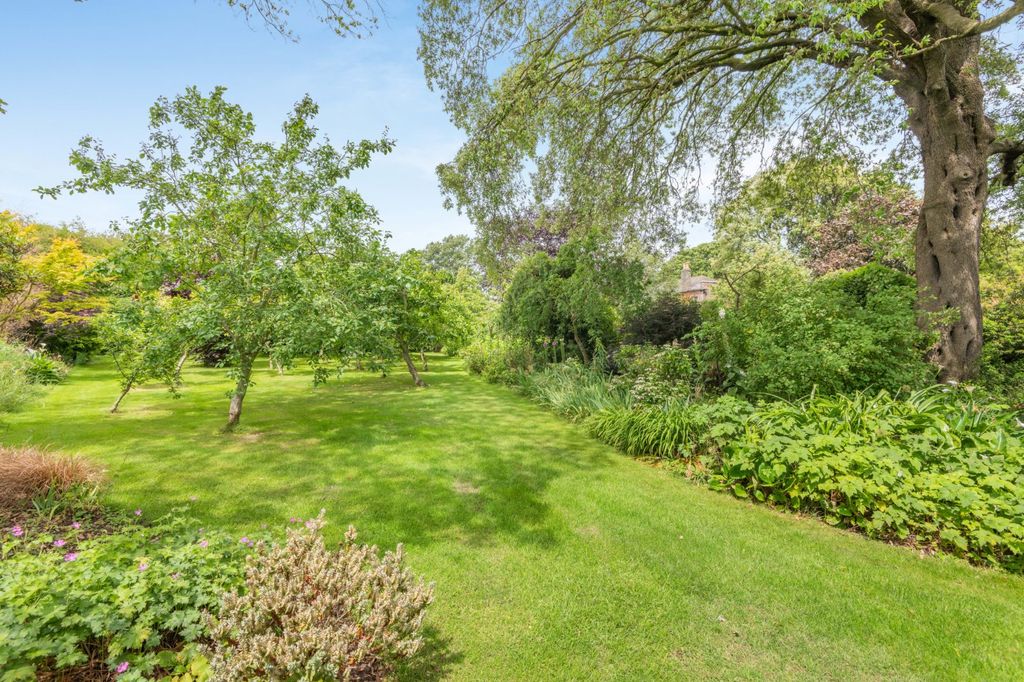 Property photo 3 of 18 Garden