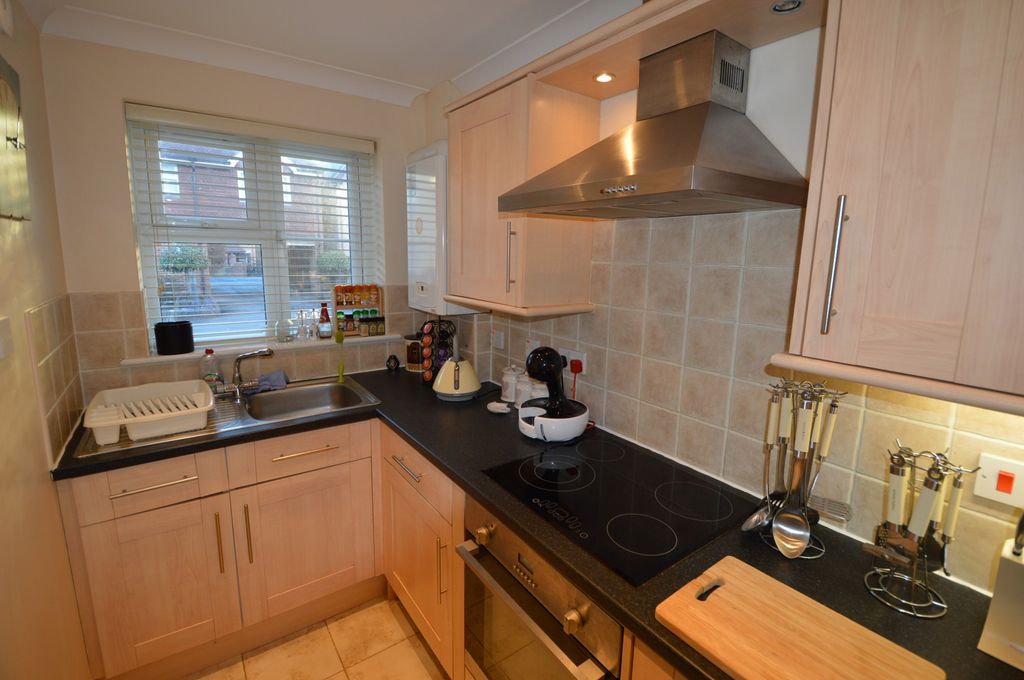 Property photo 3 of 6 Kitchen Property To Let In Liss