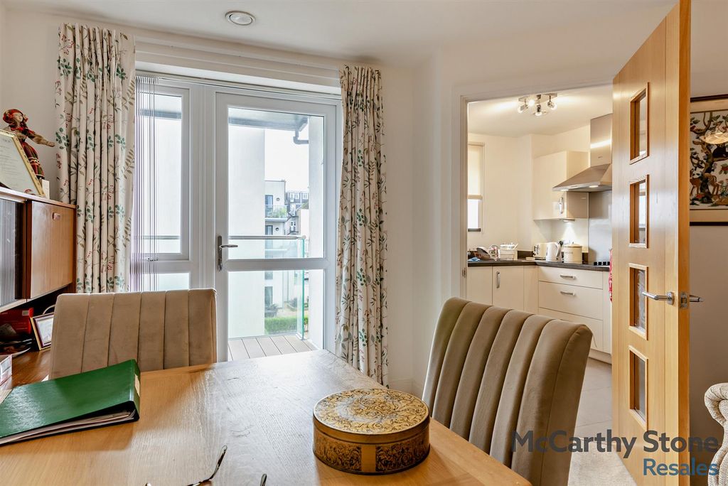 Property photo 2 of 24 8671352-Interior06-800.Jpg