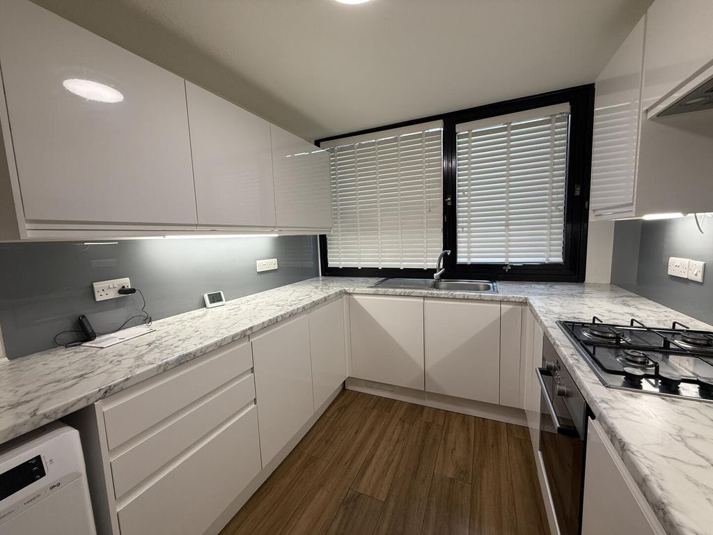 Property photo 2 of 10 Kitchen