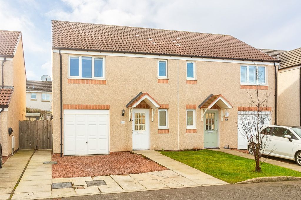 Property photo 2 of 25