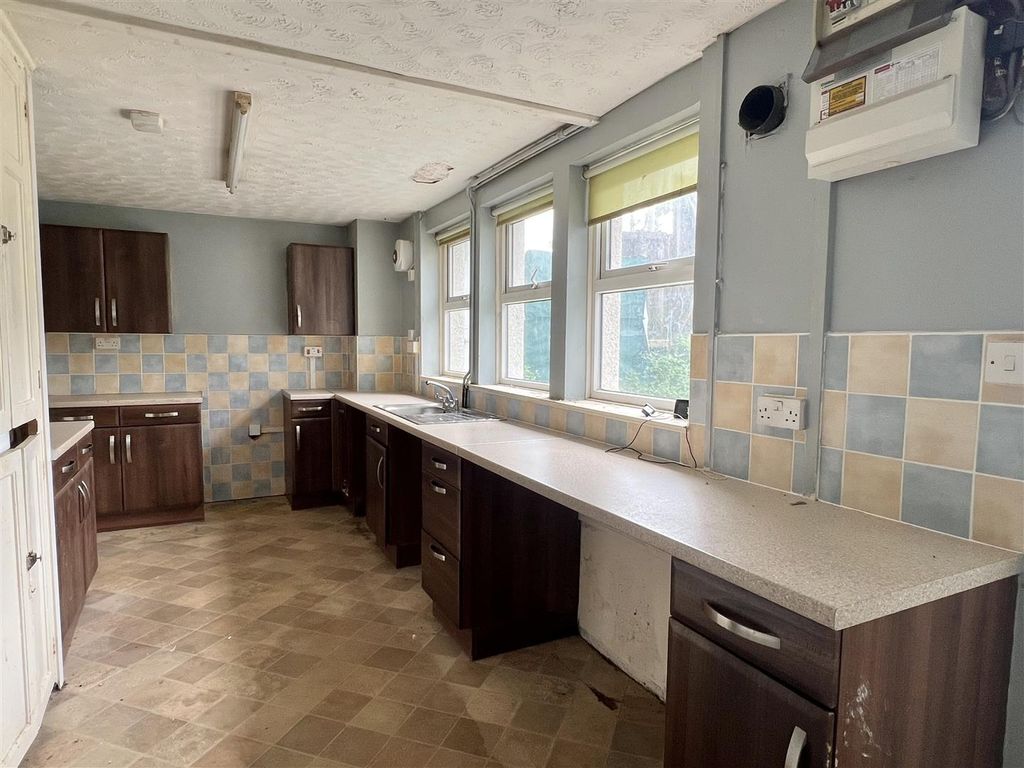 Property photo 2 of 21 Kitchen Diner: