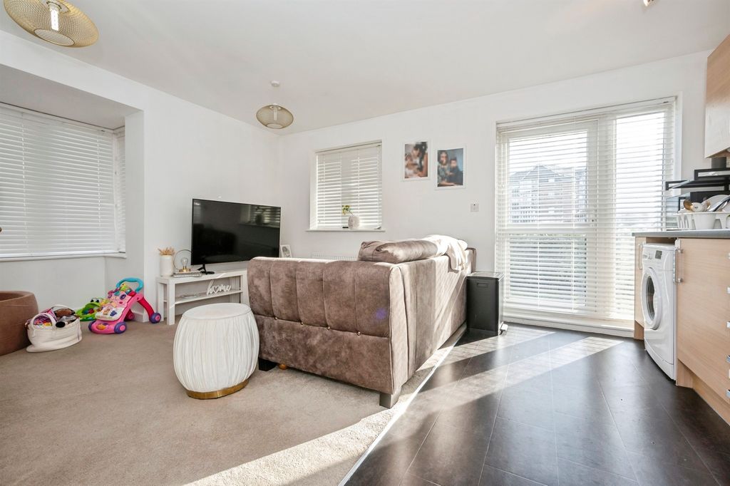 Property photo 2 of 7