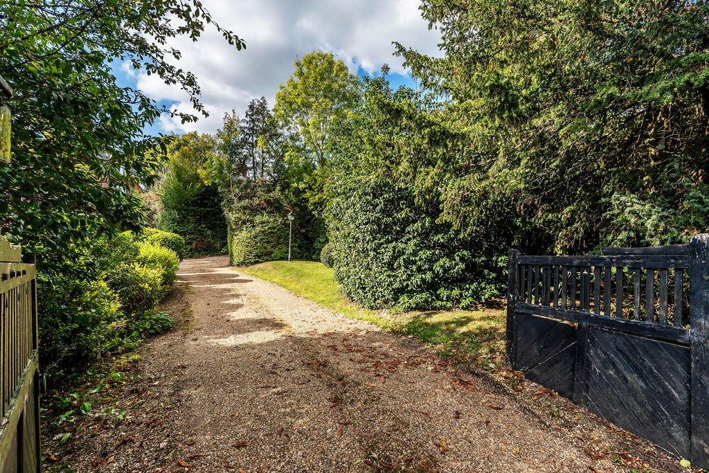 Property photo 2 of 22 Driveway