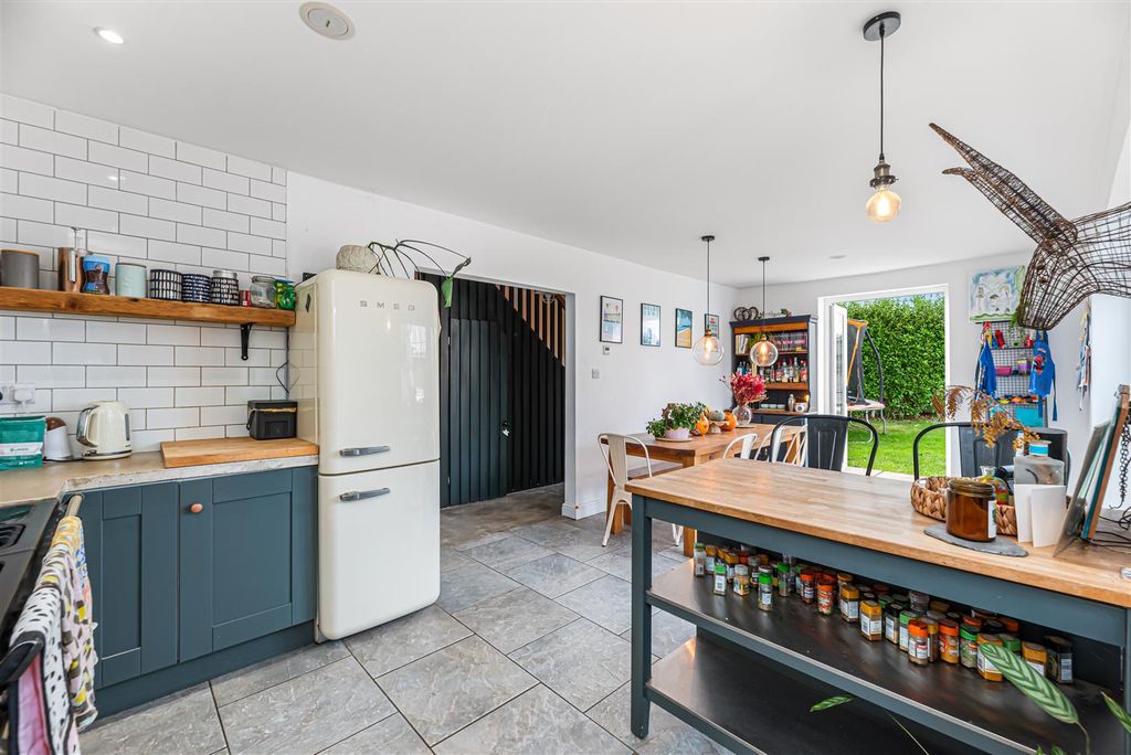 Property photo 2 of 25 Kitchen/Dining Area