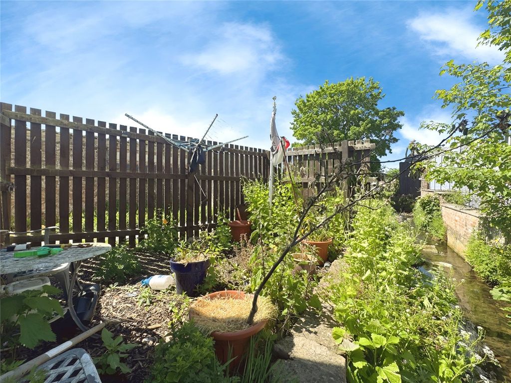 Property photo 3 of 12 Garden