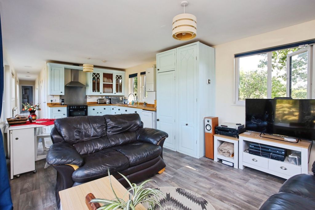Property photo 2 of 20 Pbox-Img.Jpg