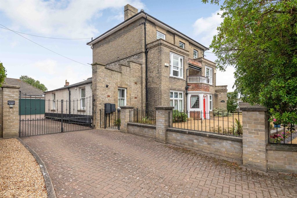 Property photo 1 of 13