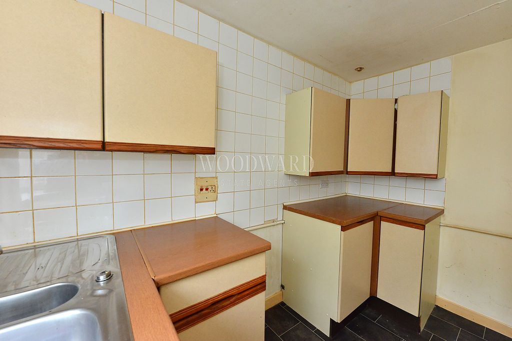 Property photo 3 of 9 Kitchen