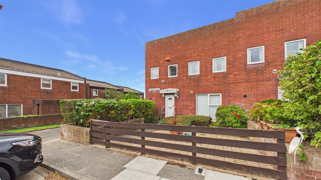 Property photo 1 of 21