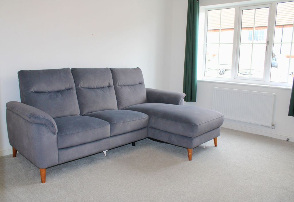 Property photo 2 of 12 Lounge