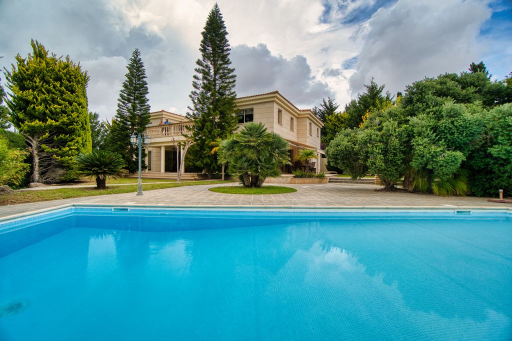 Property photo 1 of 53