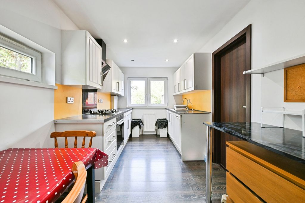 Property photo 3 of 13 Pbox-Img.Jpg