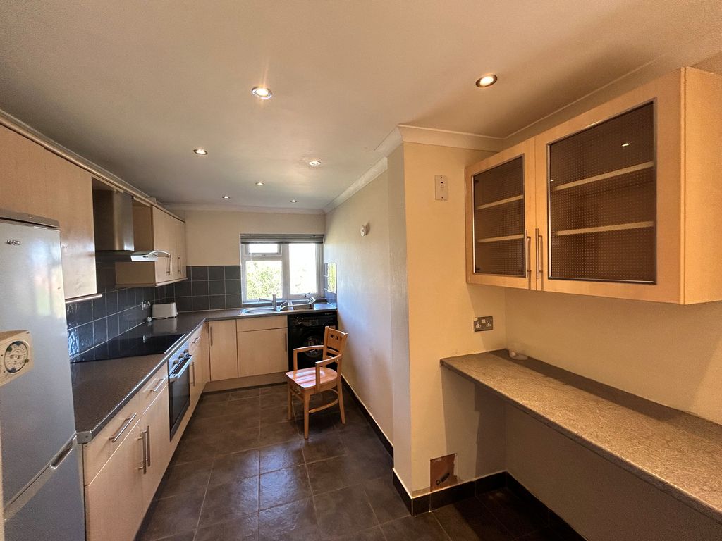 Property photo 3 of 7 Kitchen