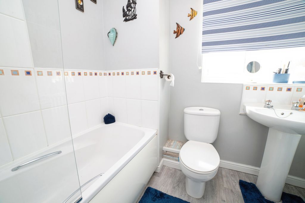 Property photo 3 of 12 Bathroom