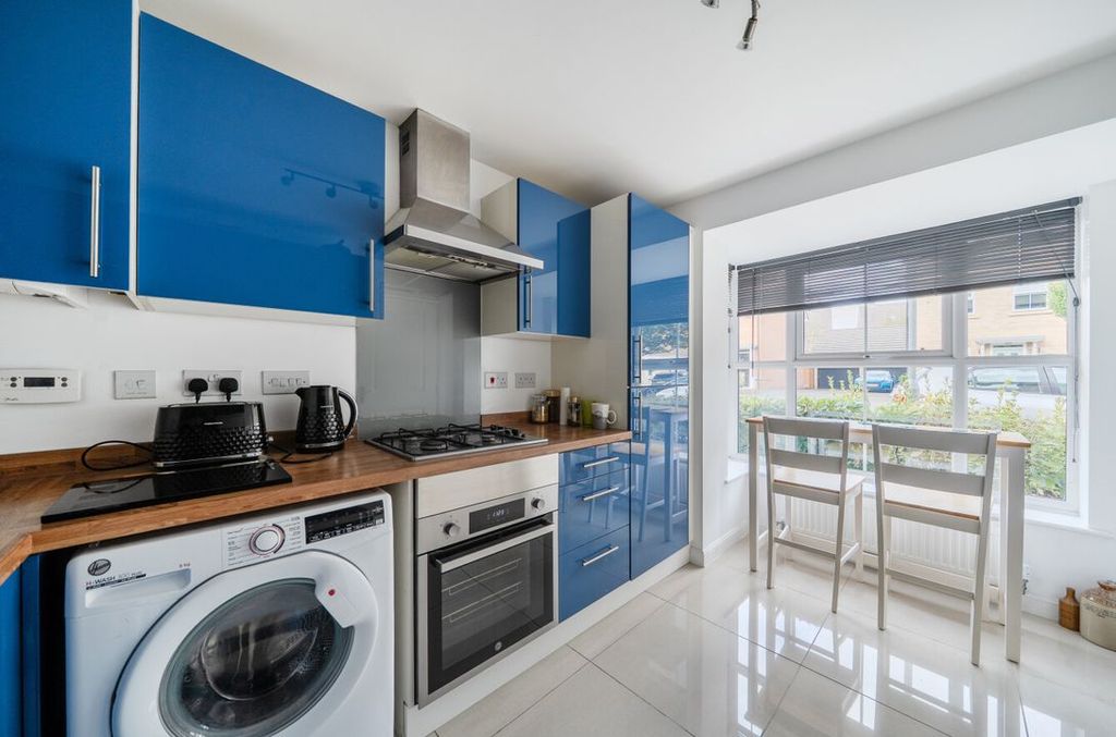 Property photo 2 of 11 15161385