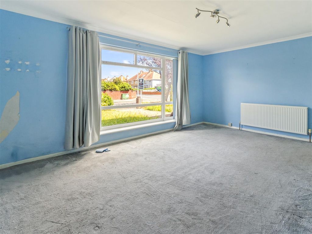 Property photo 3 of 11 1 Cedar Court New-002.Jpg