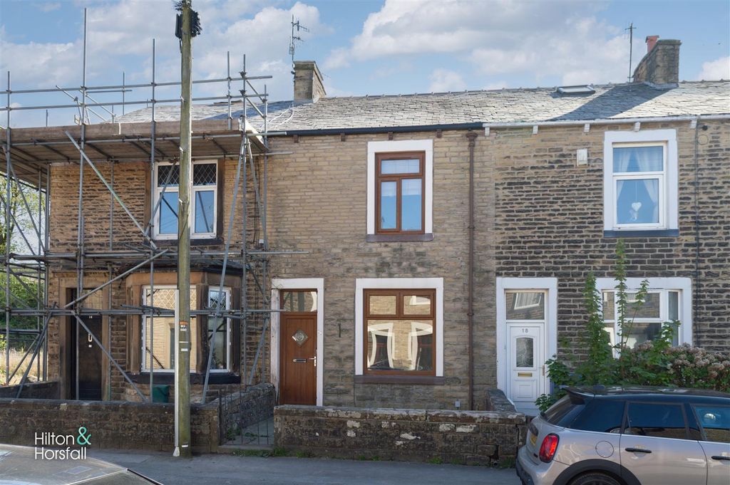 Property photo 1 of 17 Station Road